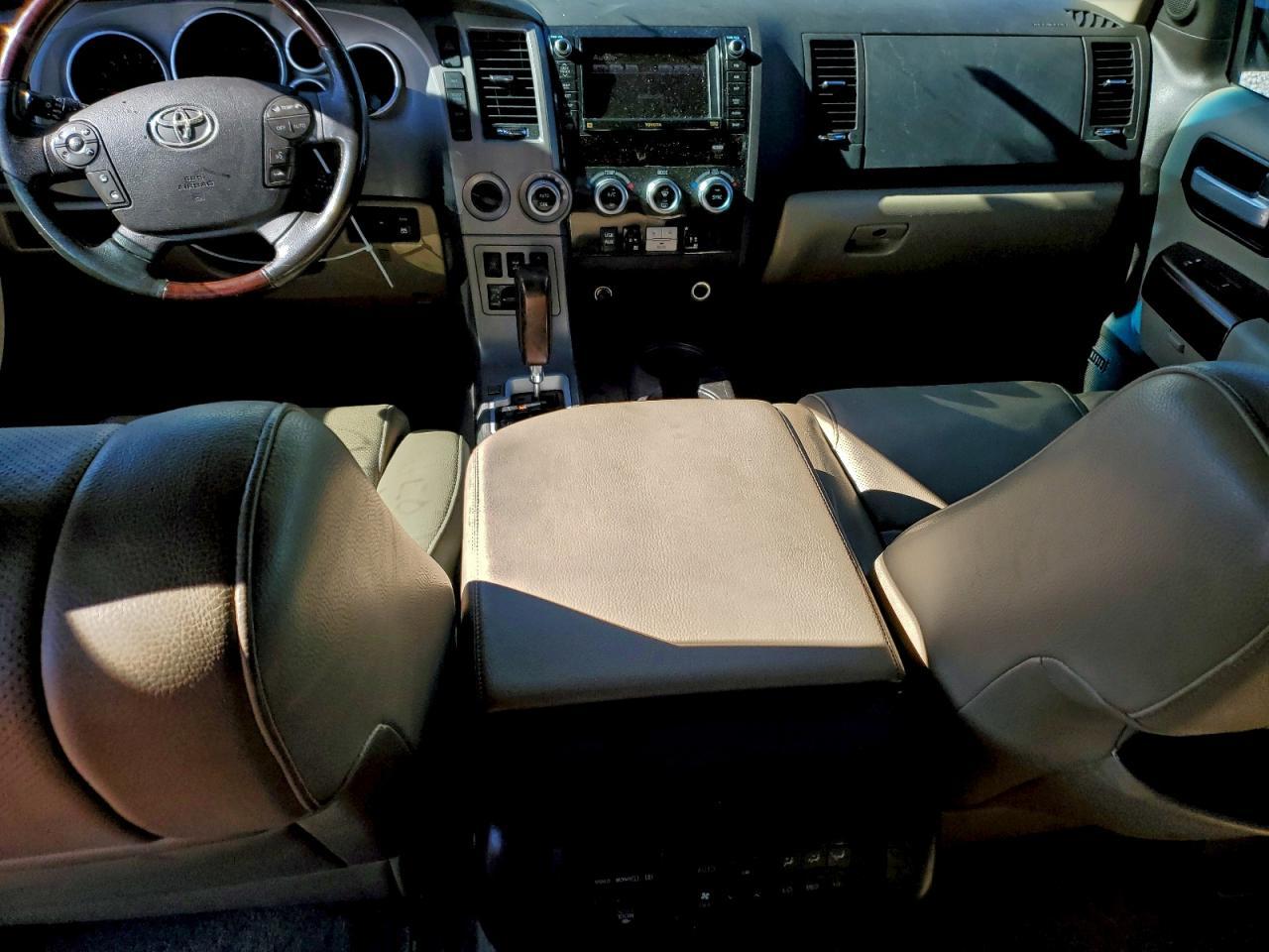 2011 TOYOTA Sequoia