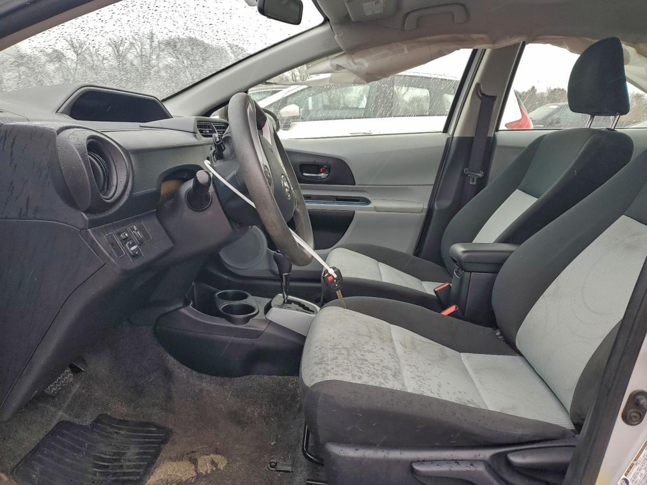 2013 TOYOTA Prius c