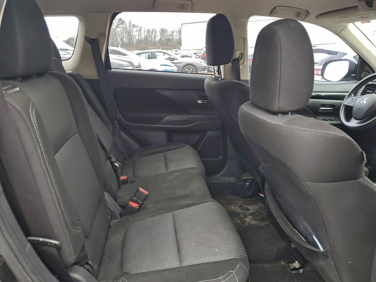2019 MITSUBISHI outlander