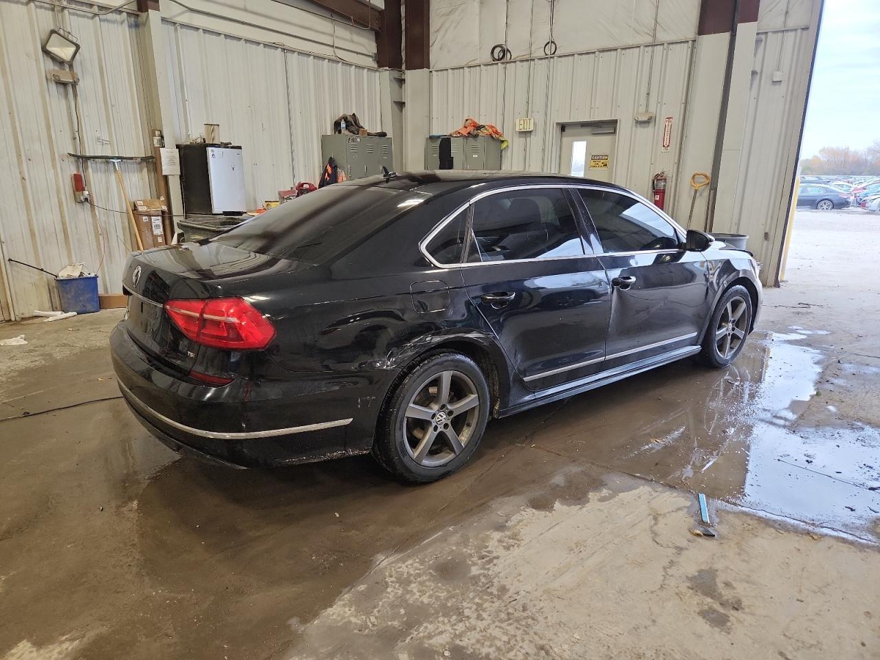 2016 VOLKSWAGEN Passat