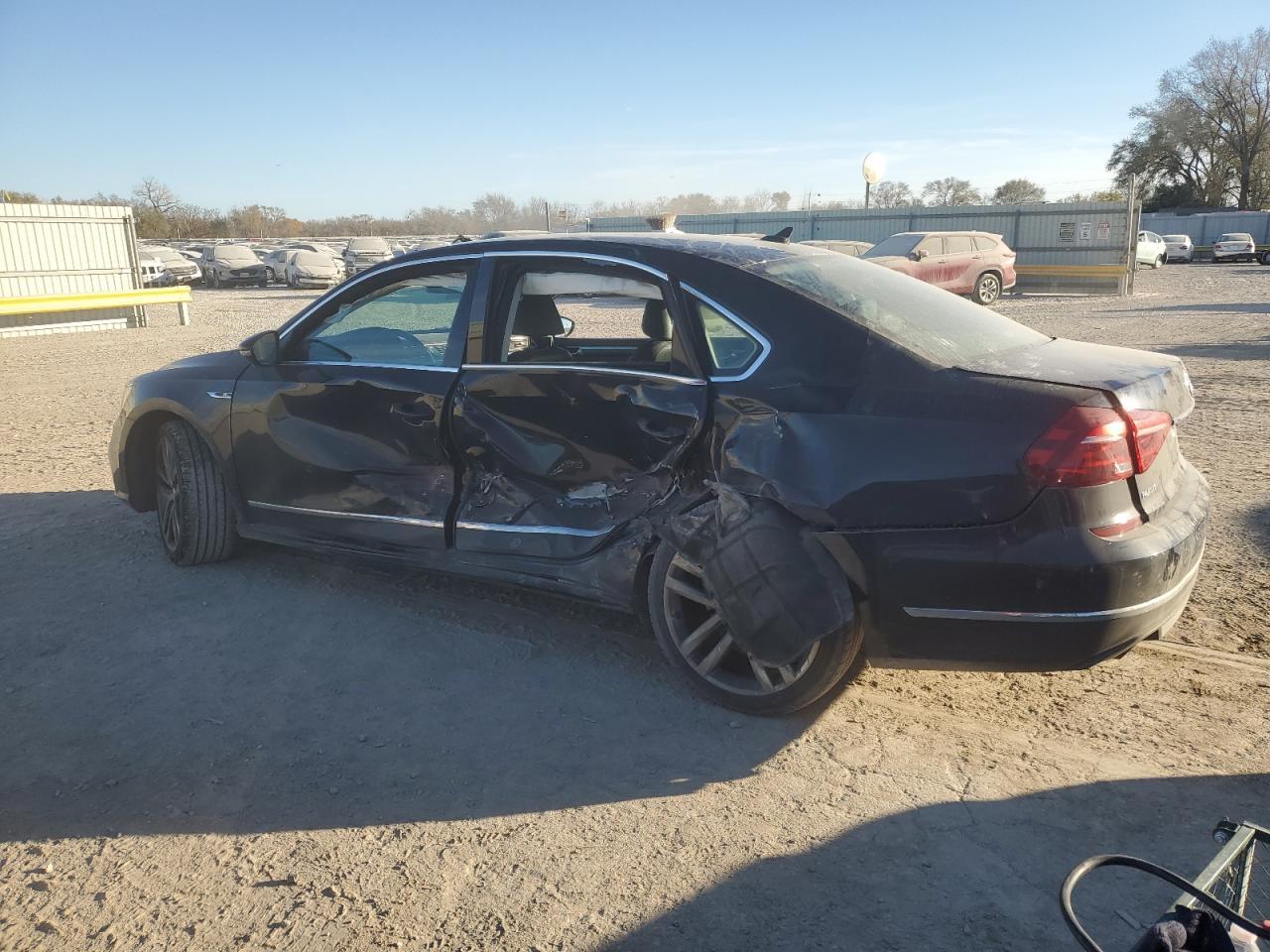 2017 VOLKSWAGEN Passat