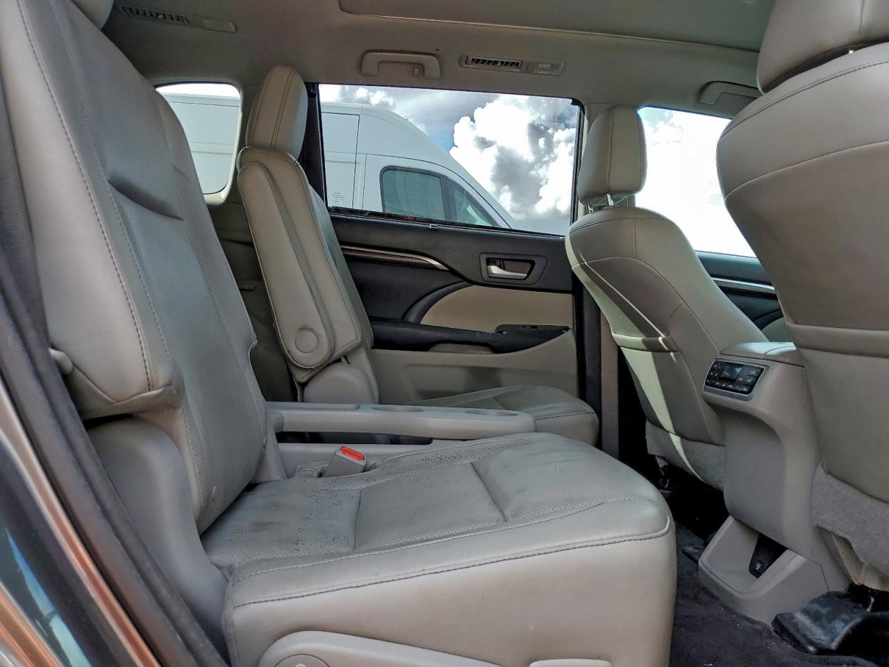 2014 TOYOTA HIGHLANDER