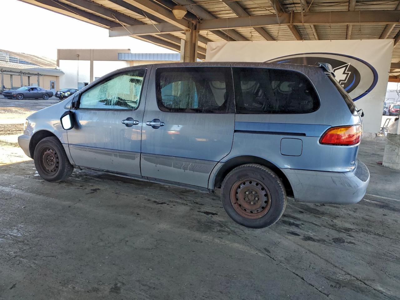 2000 TOYOTA SIENNA