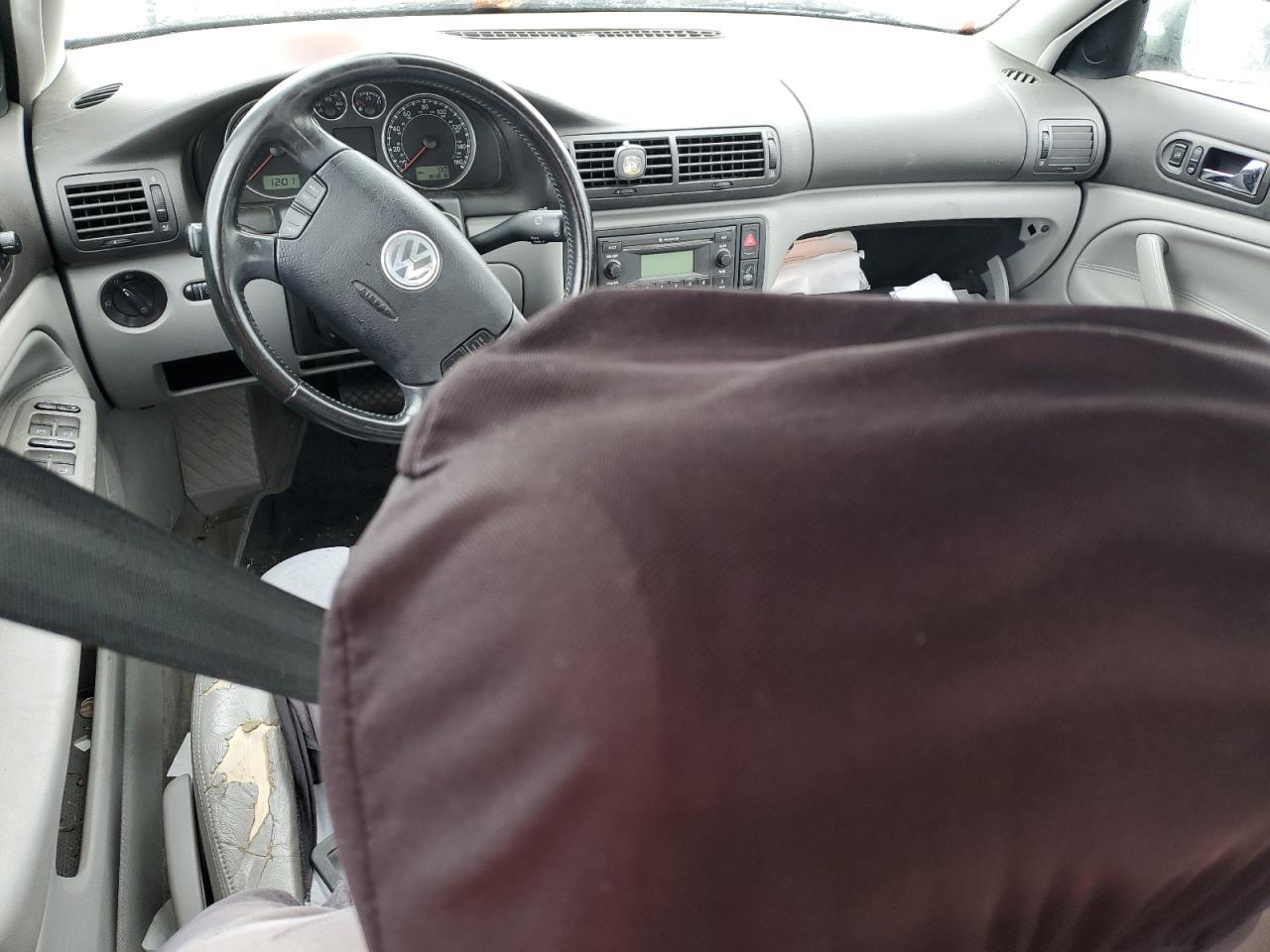 2004 VOLKSWAGEN Passat
