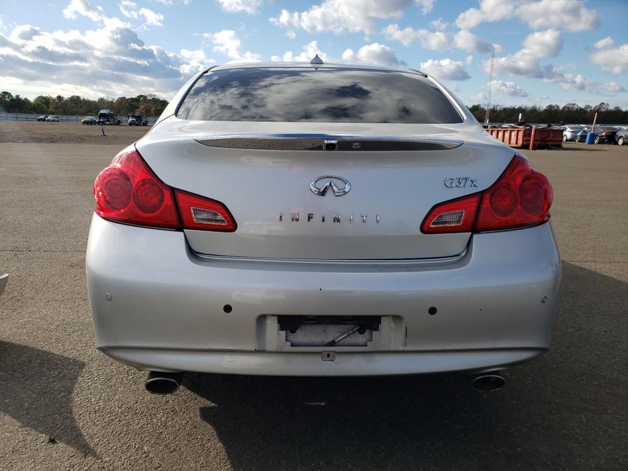 2013 INFINITI G37