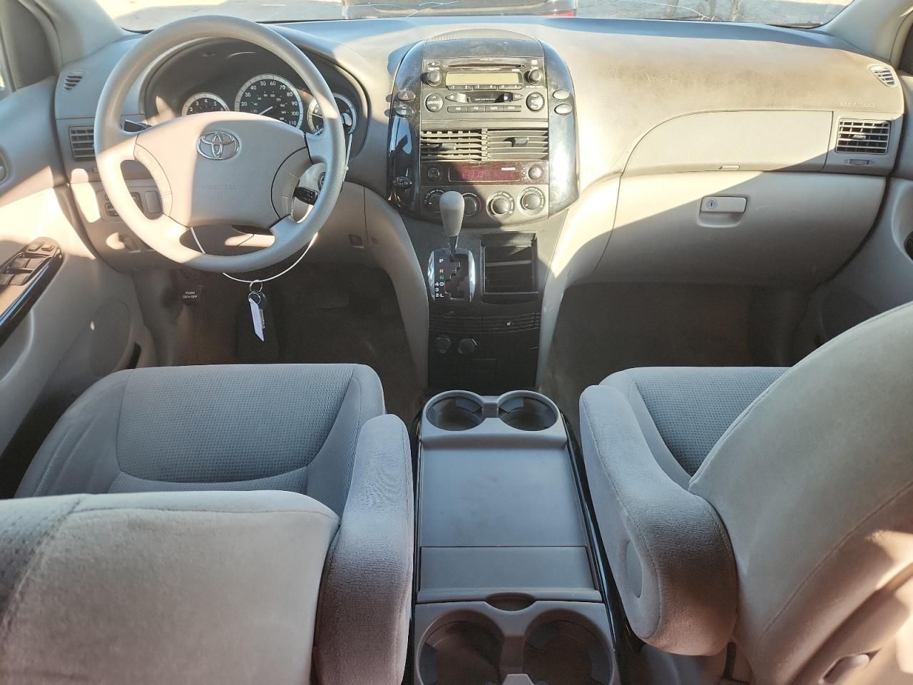 2005 TOYOTA SIENNA