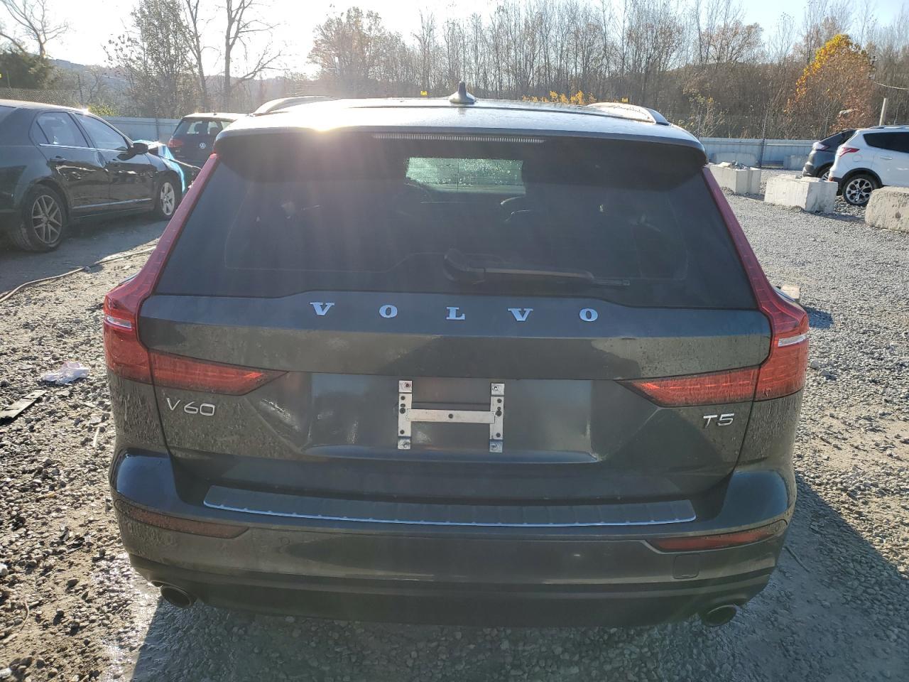 2020 VOLVO V60
