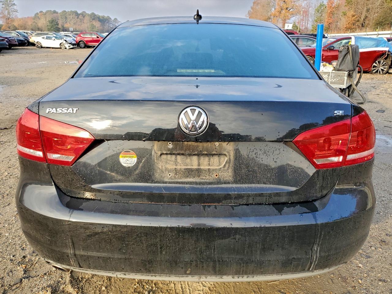 2012 VOLKSWAGEN Passat