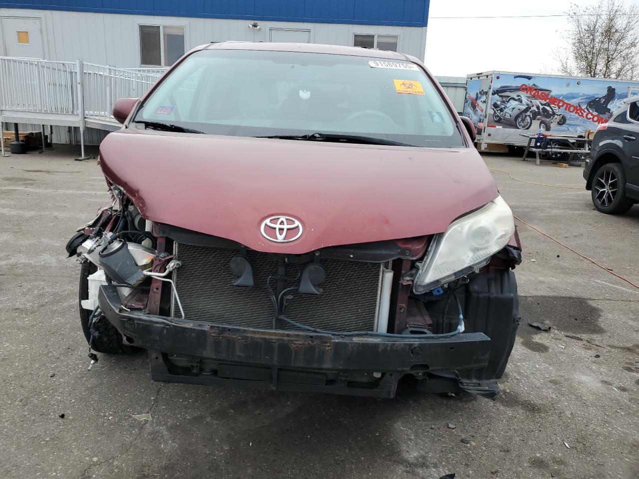 2012 TOYOTA SIENNA
