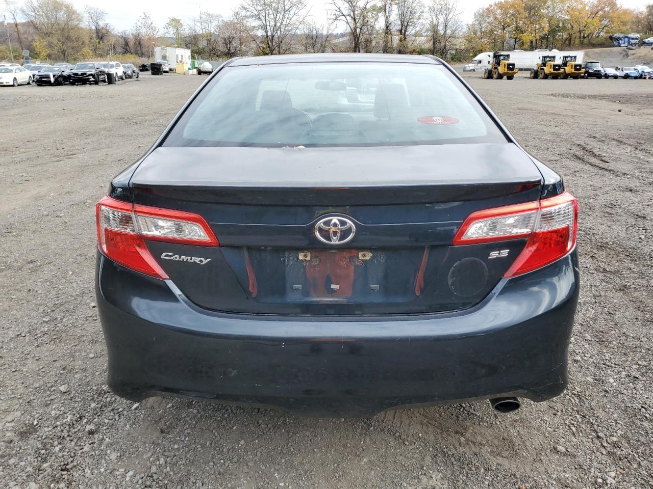 2014 TOYOTA CAMRY