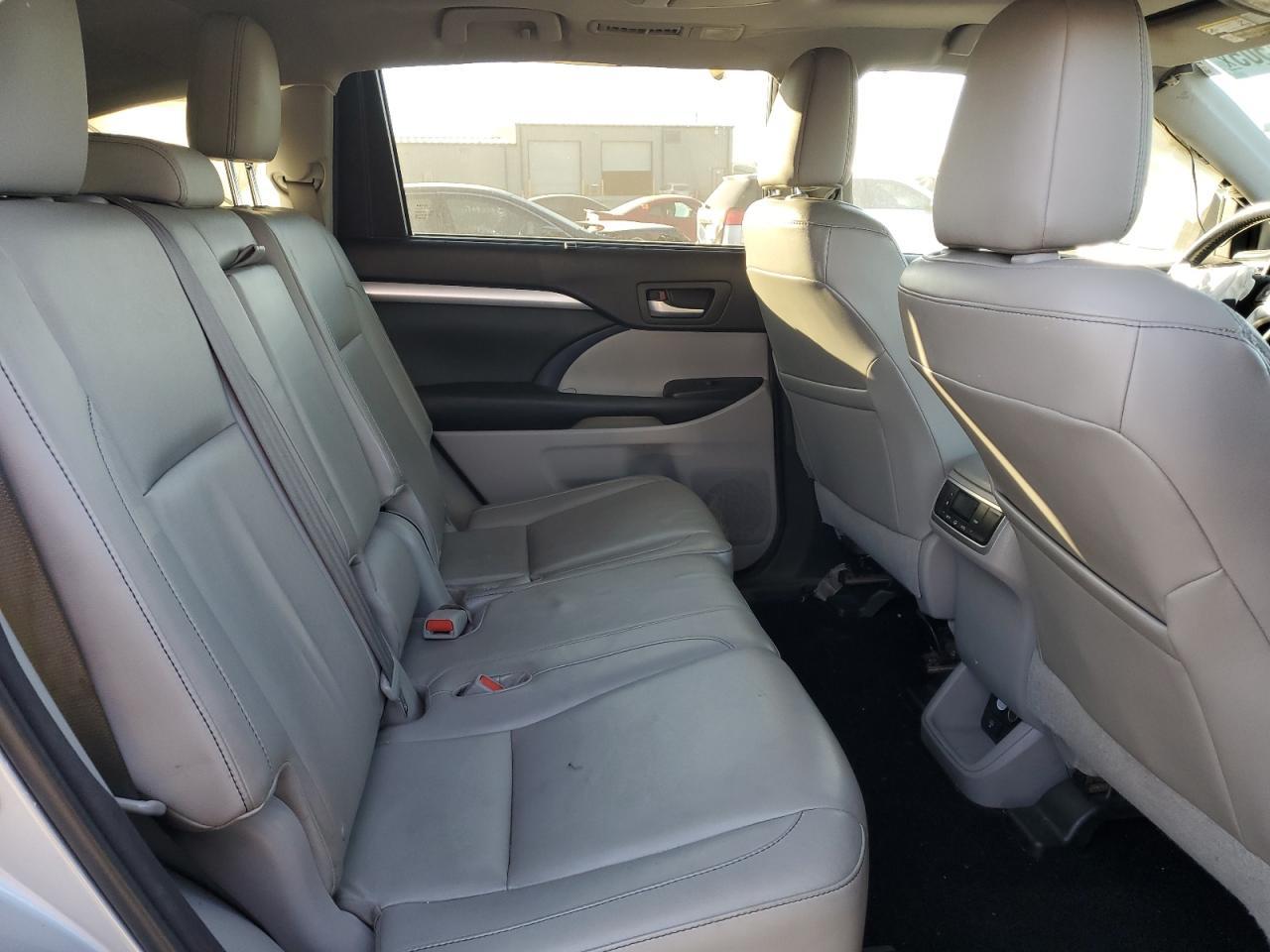 2015 TOYOTA HIGHLANDER