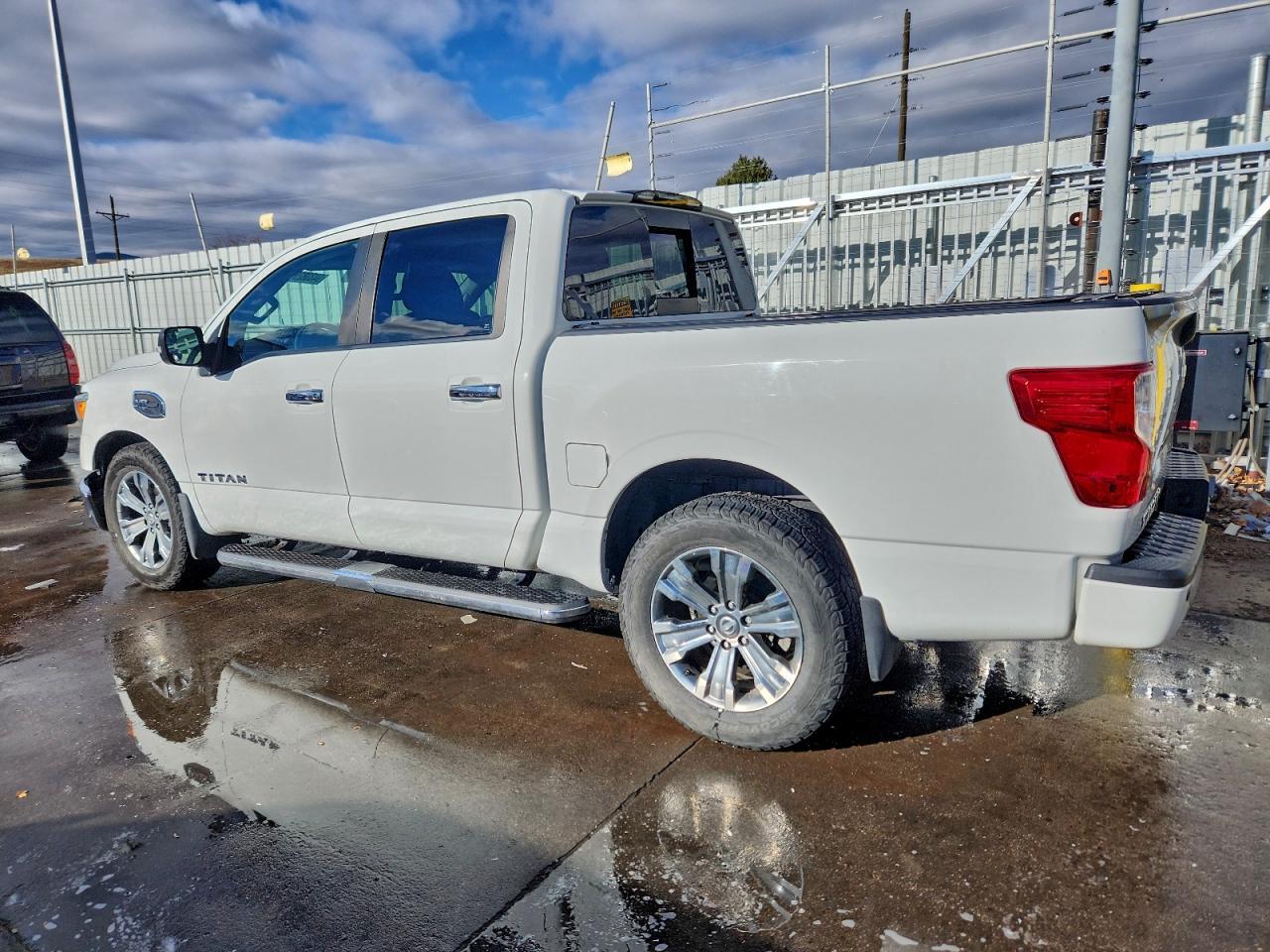2017 NISSAN Titan