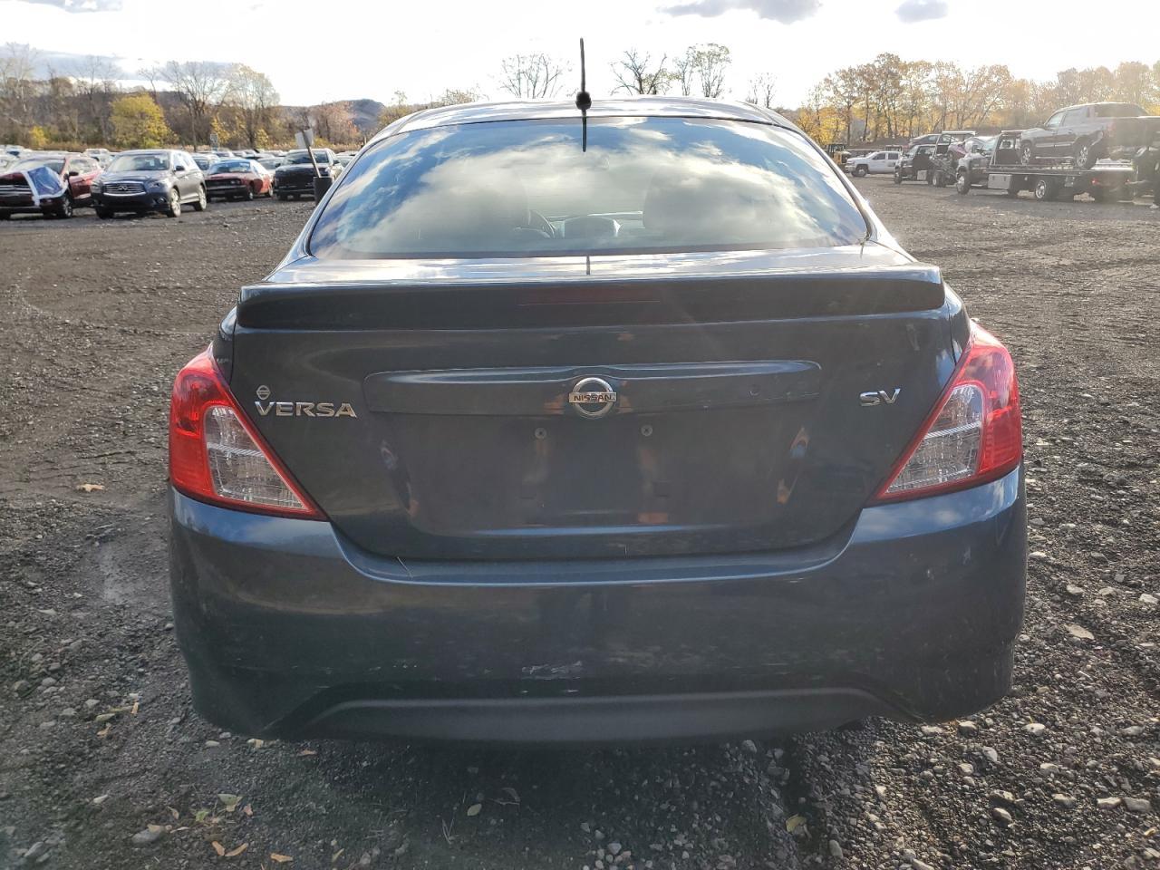 2017 NISSAN VERSA