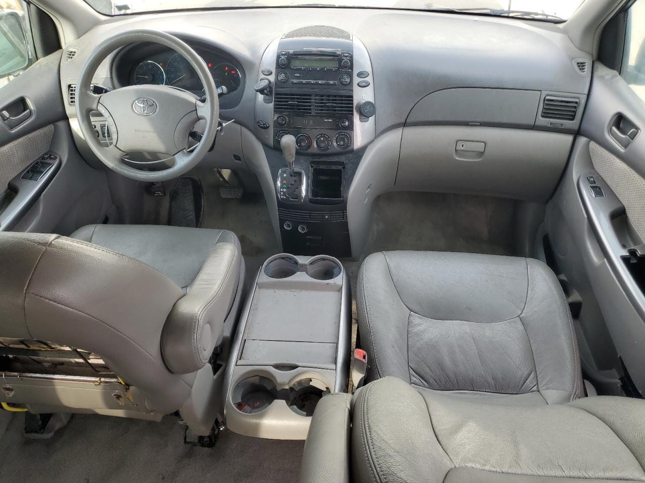 2008 TOYOTA SIENNA
