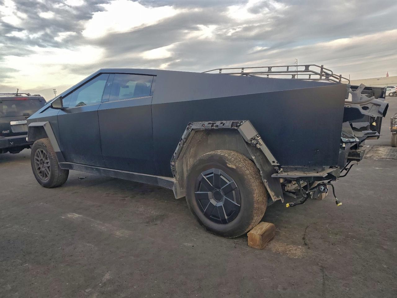 2024 TESLA Cybertruck