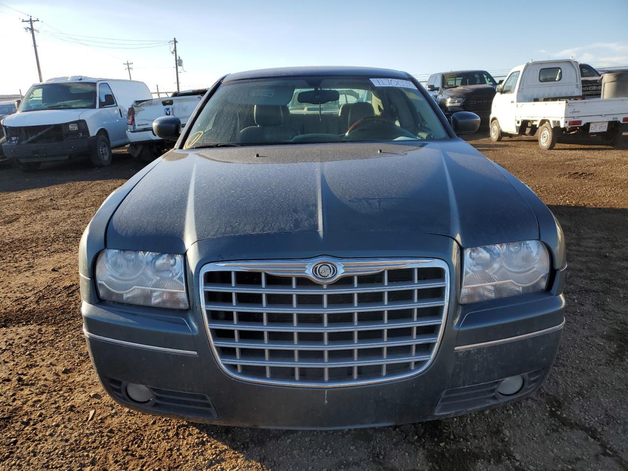 2005 CHRYSLER 300