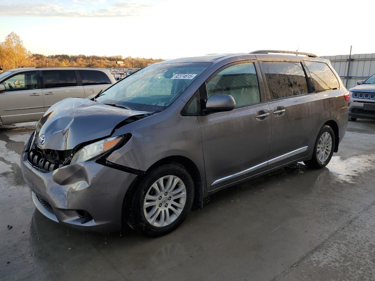 2016 TOYOTA SIENNA