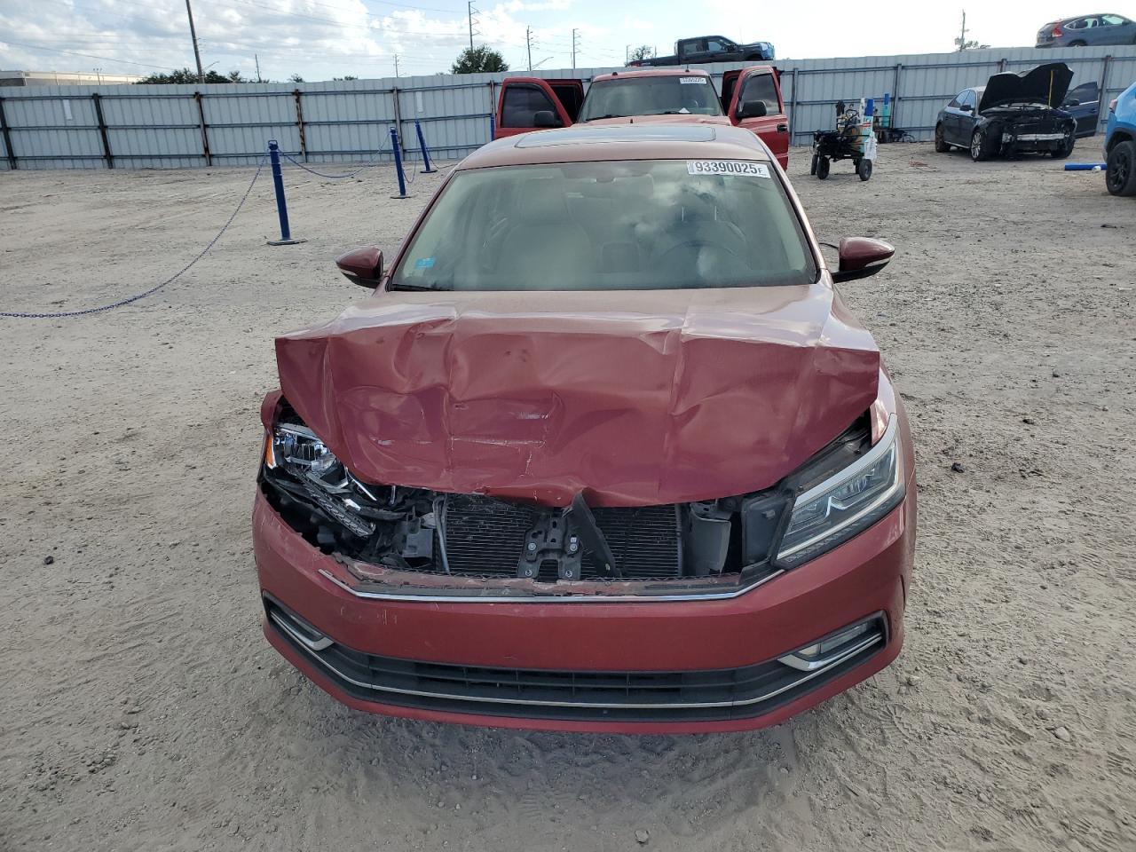 2016 VOLKSWAGEN Passat
