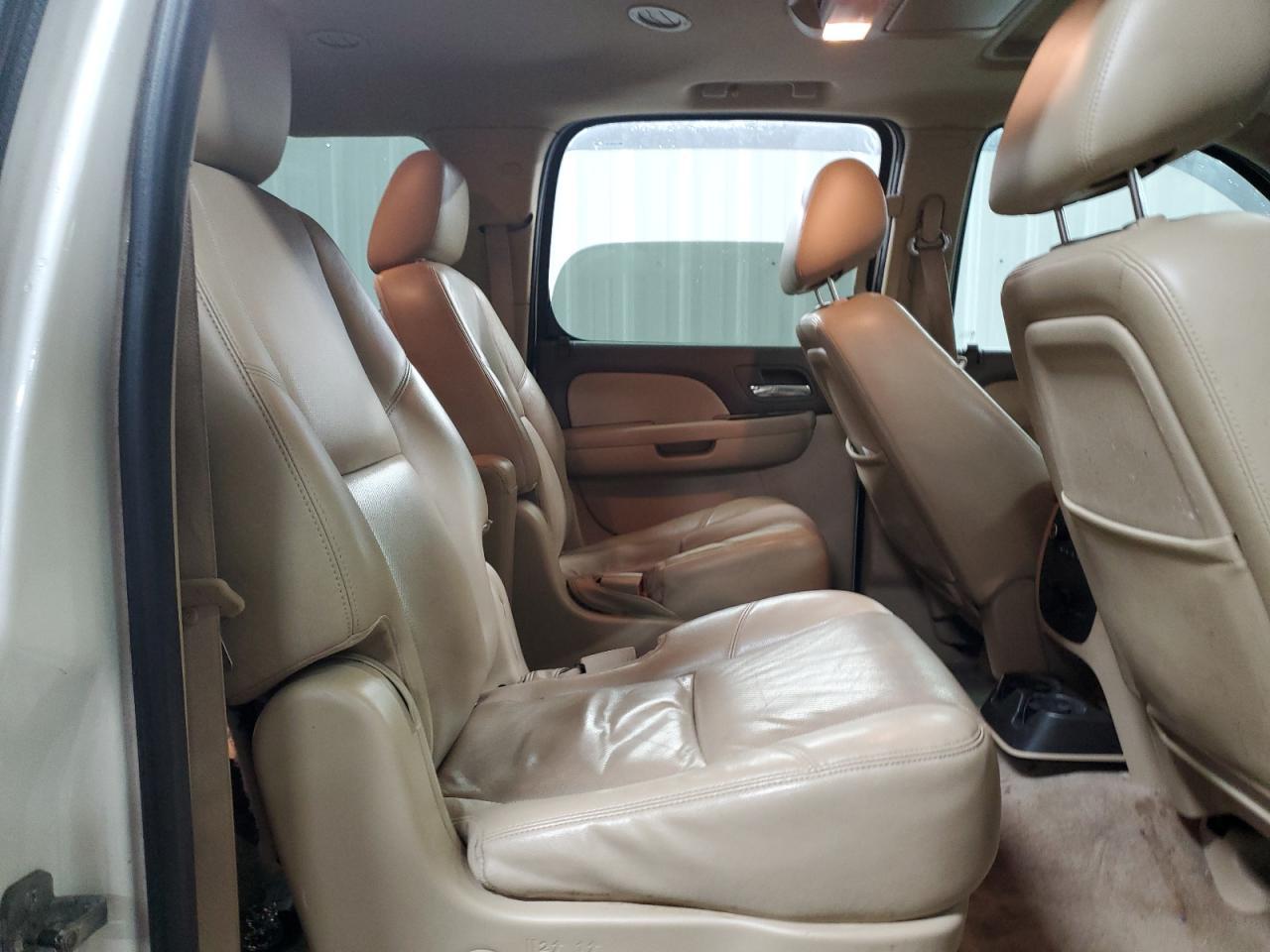 2011 CHEVROLET Suburban