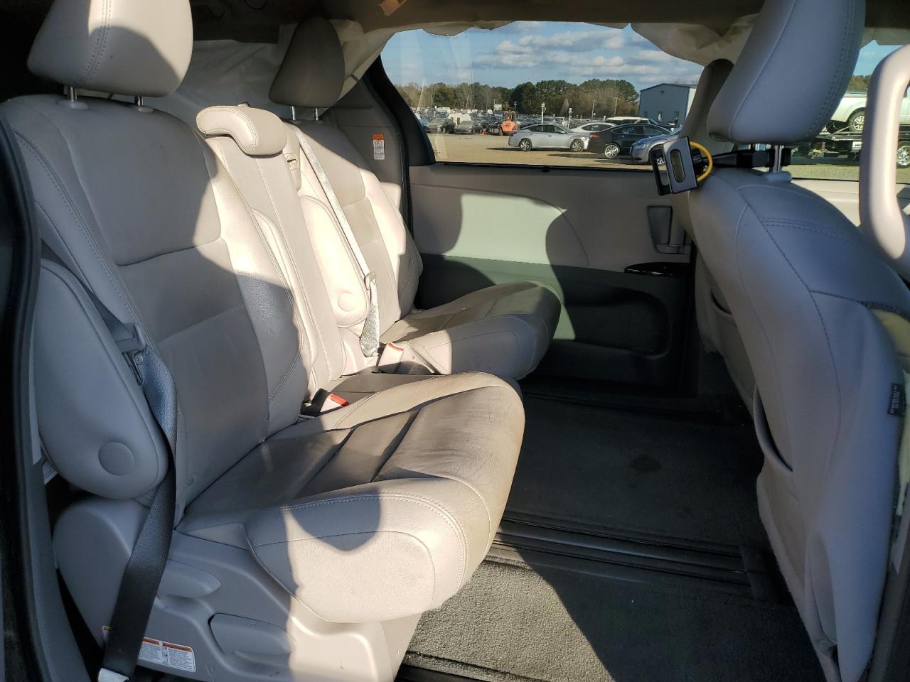 2017 TOYOTA SIENNA