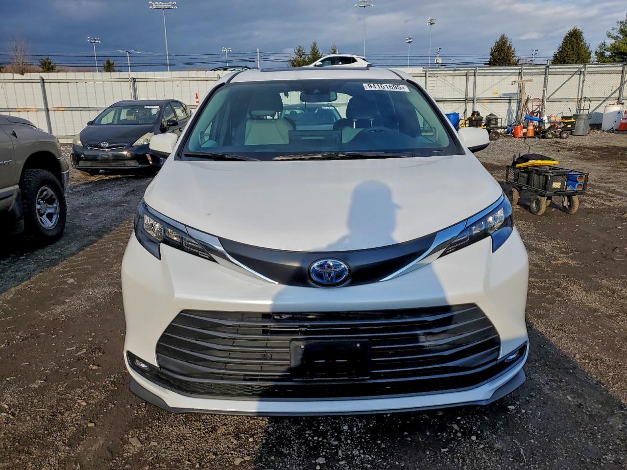 2025 TOYOTA SIENNA