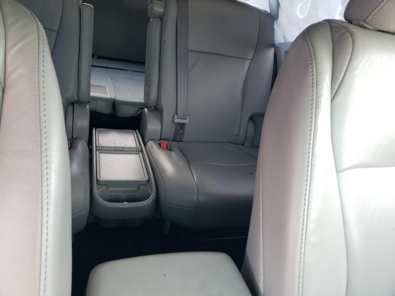 2011 TOYOTA HIGHLANDER