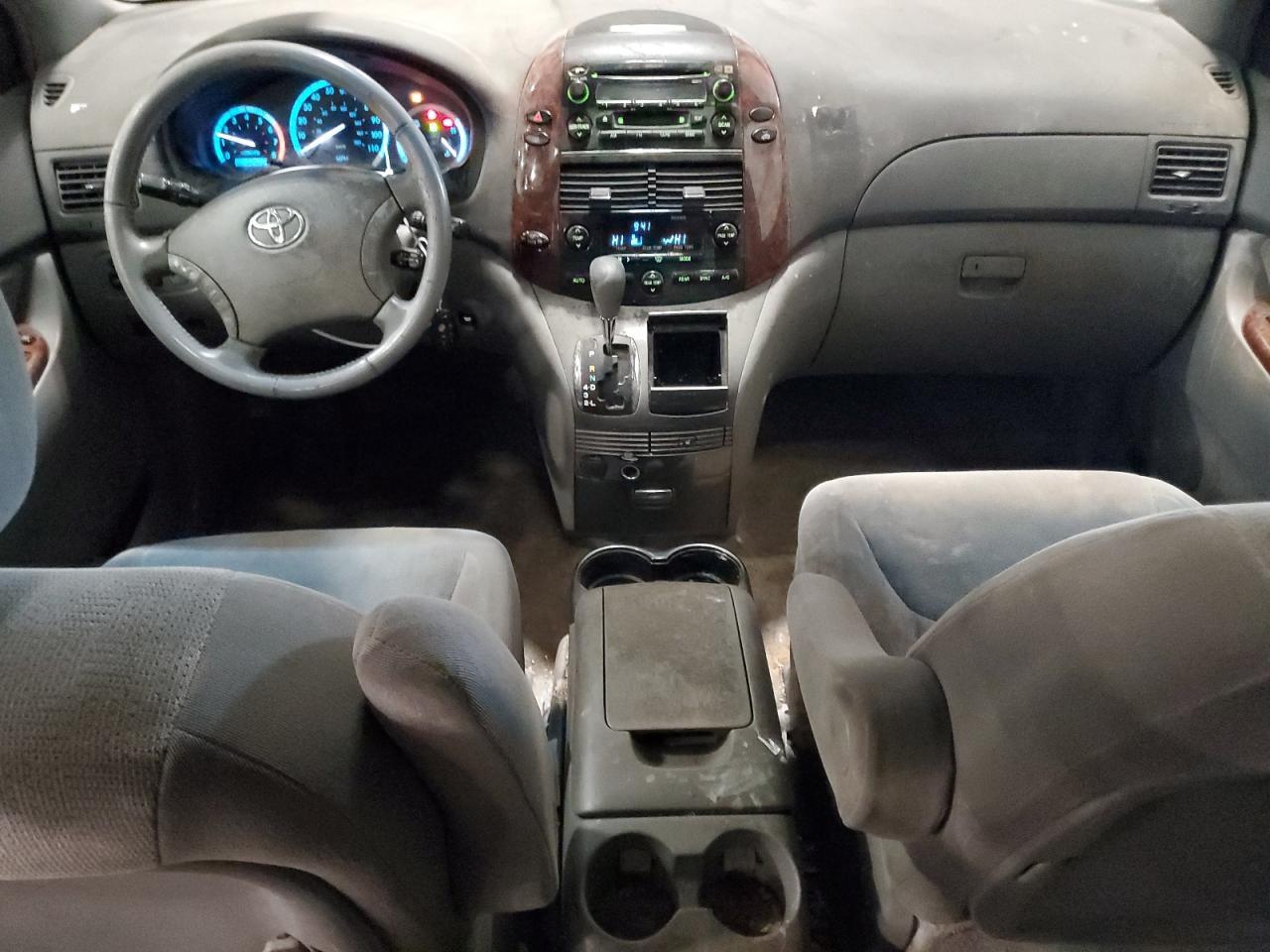 2005 TOYOTA SIENNA