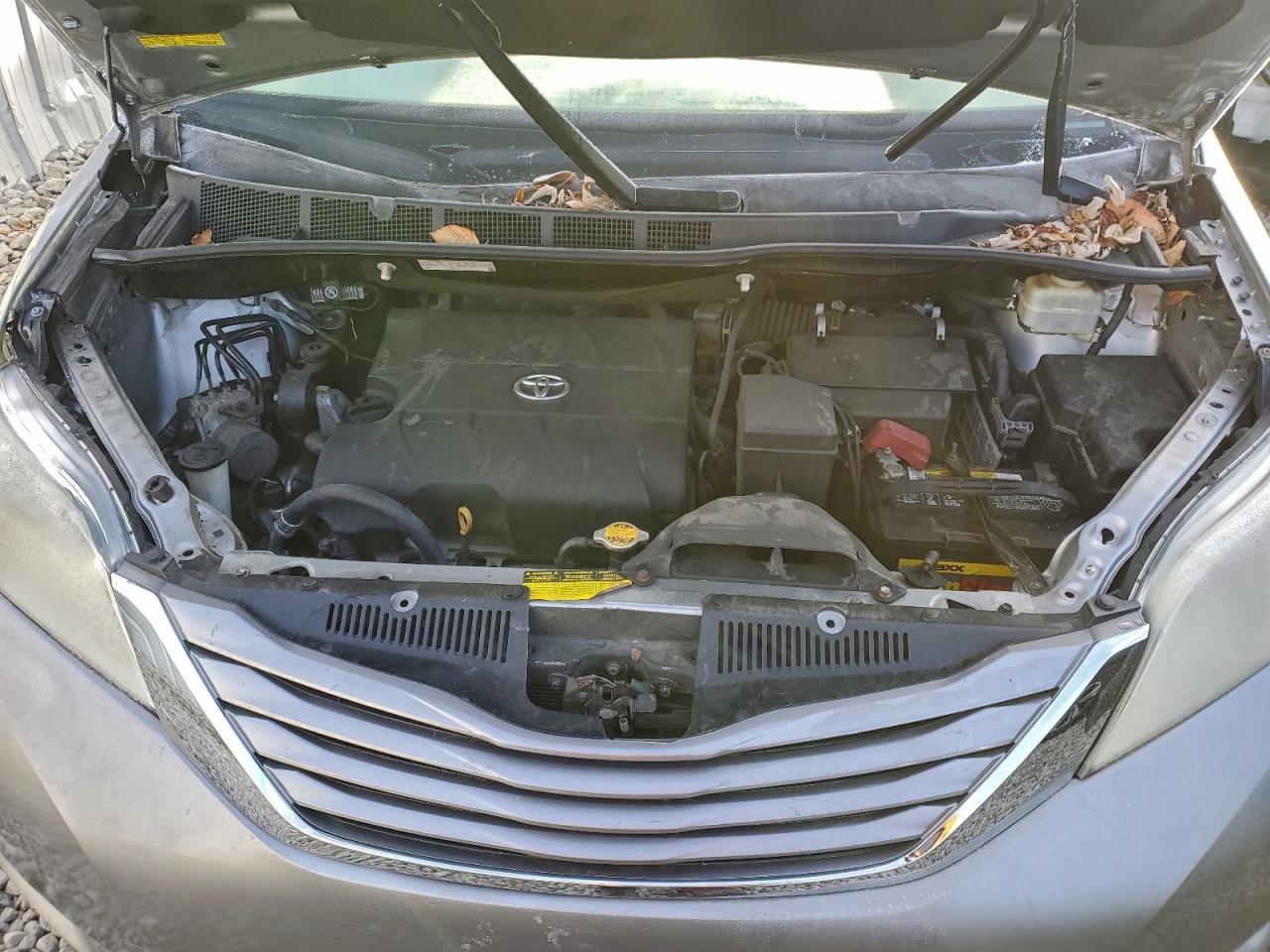 2016 TOYOTA SIENNA