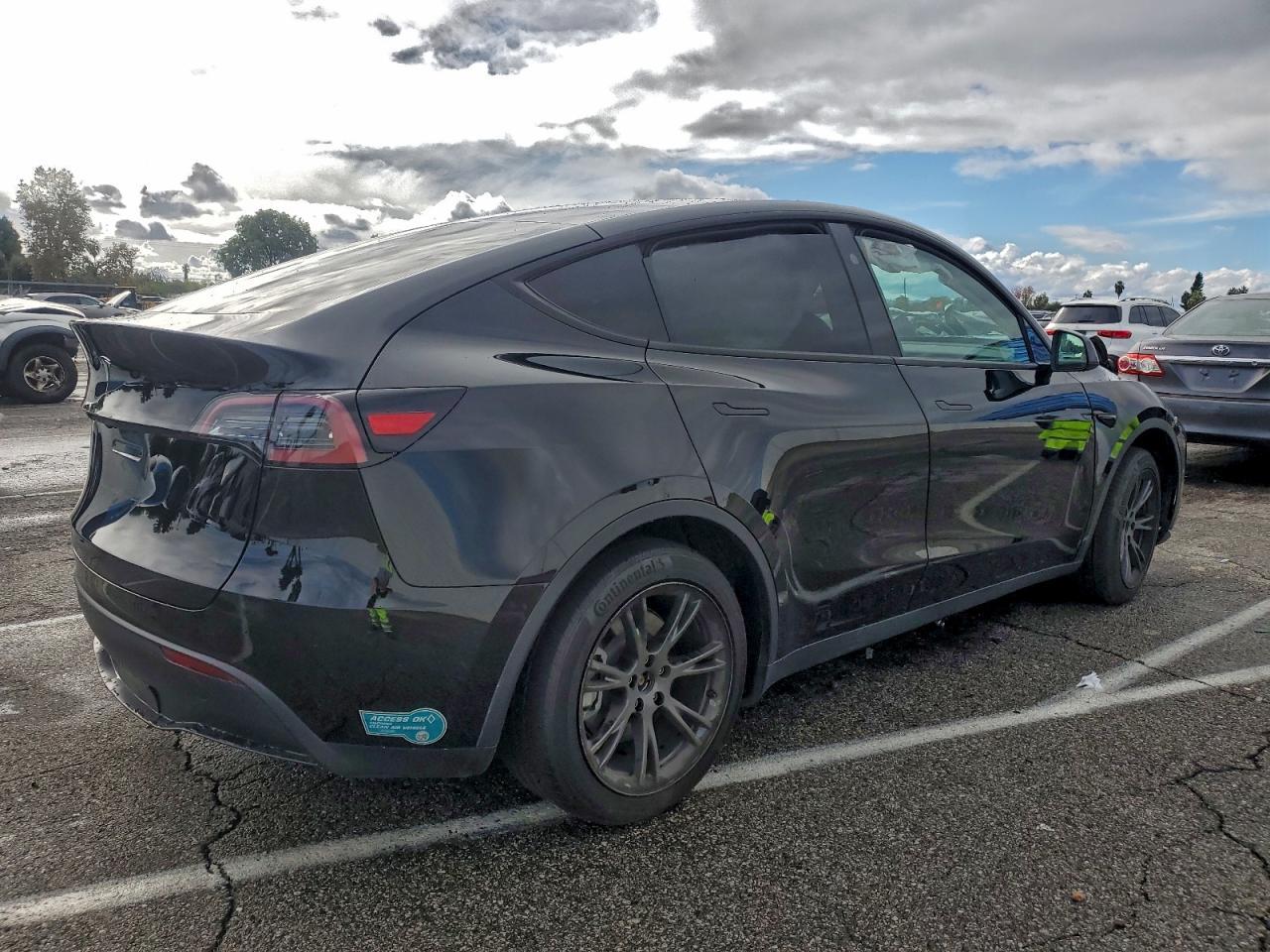 2024 TESLA MODEL Y