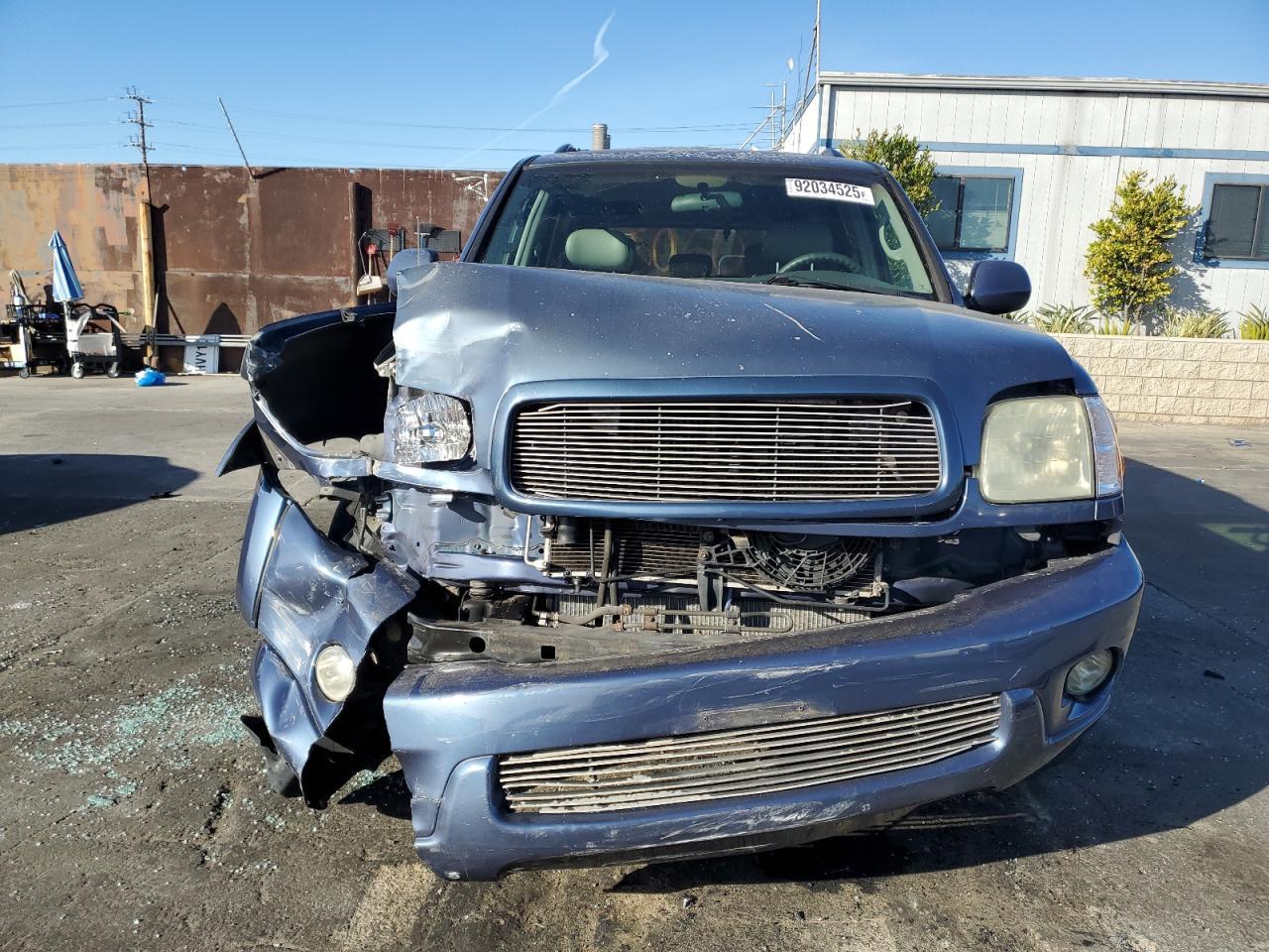 2004 TOYOTA Sequoia