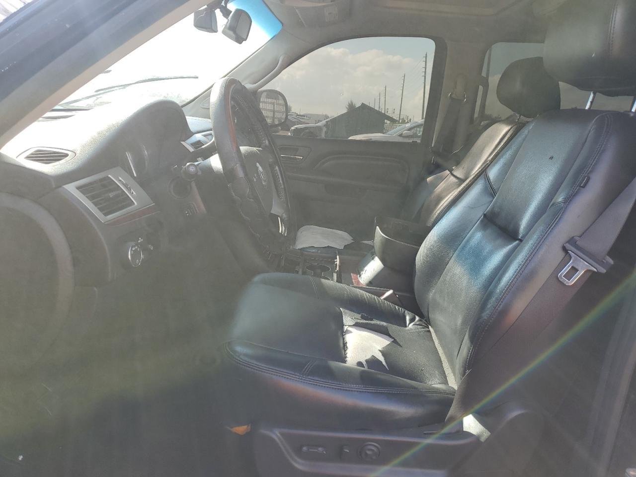 2011 CADILLAC Escalade ESV