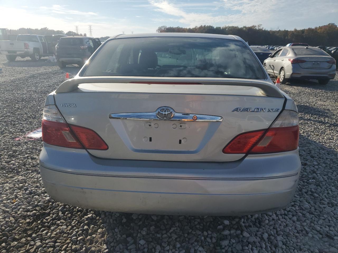 2004 TOYOTA Avalon