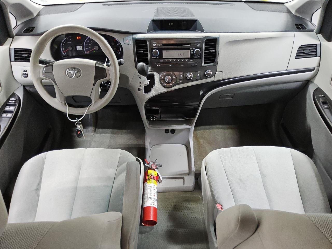 2014 TOYOTA SIENNA