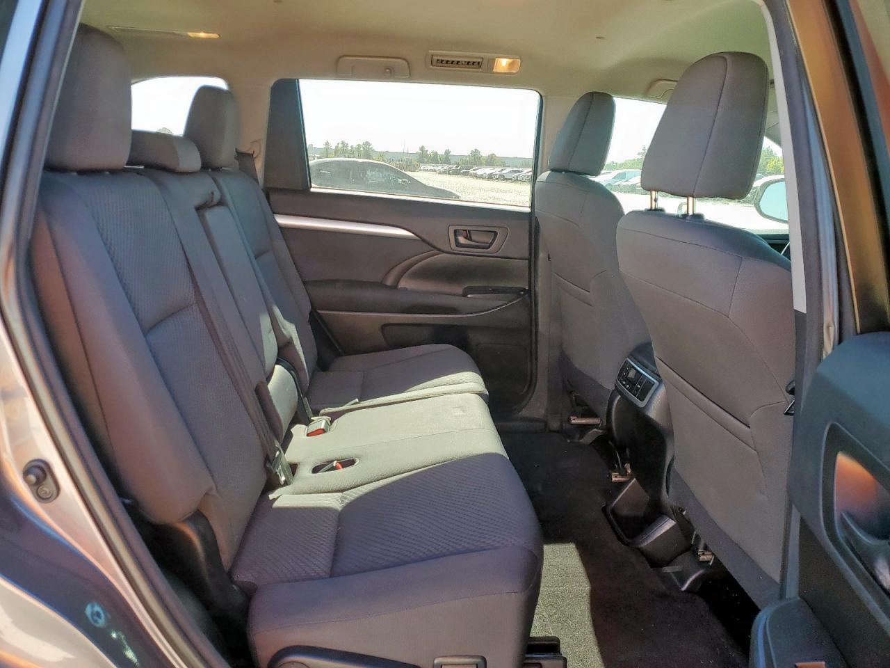 2016 TOYOTA HIGHLANDER