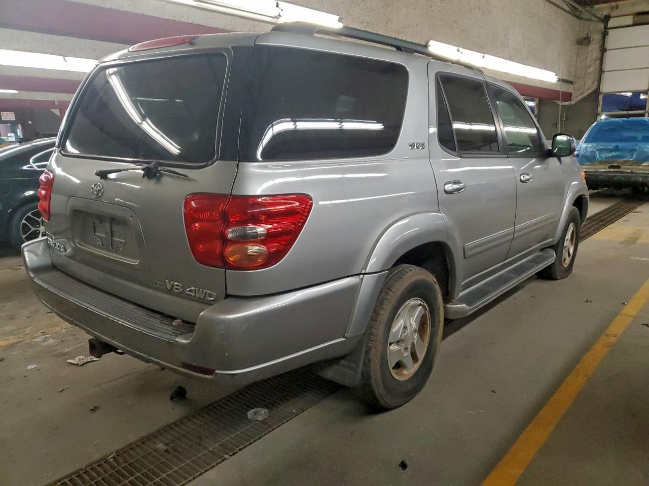 2004 TOYOTA Sequoia
