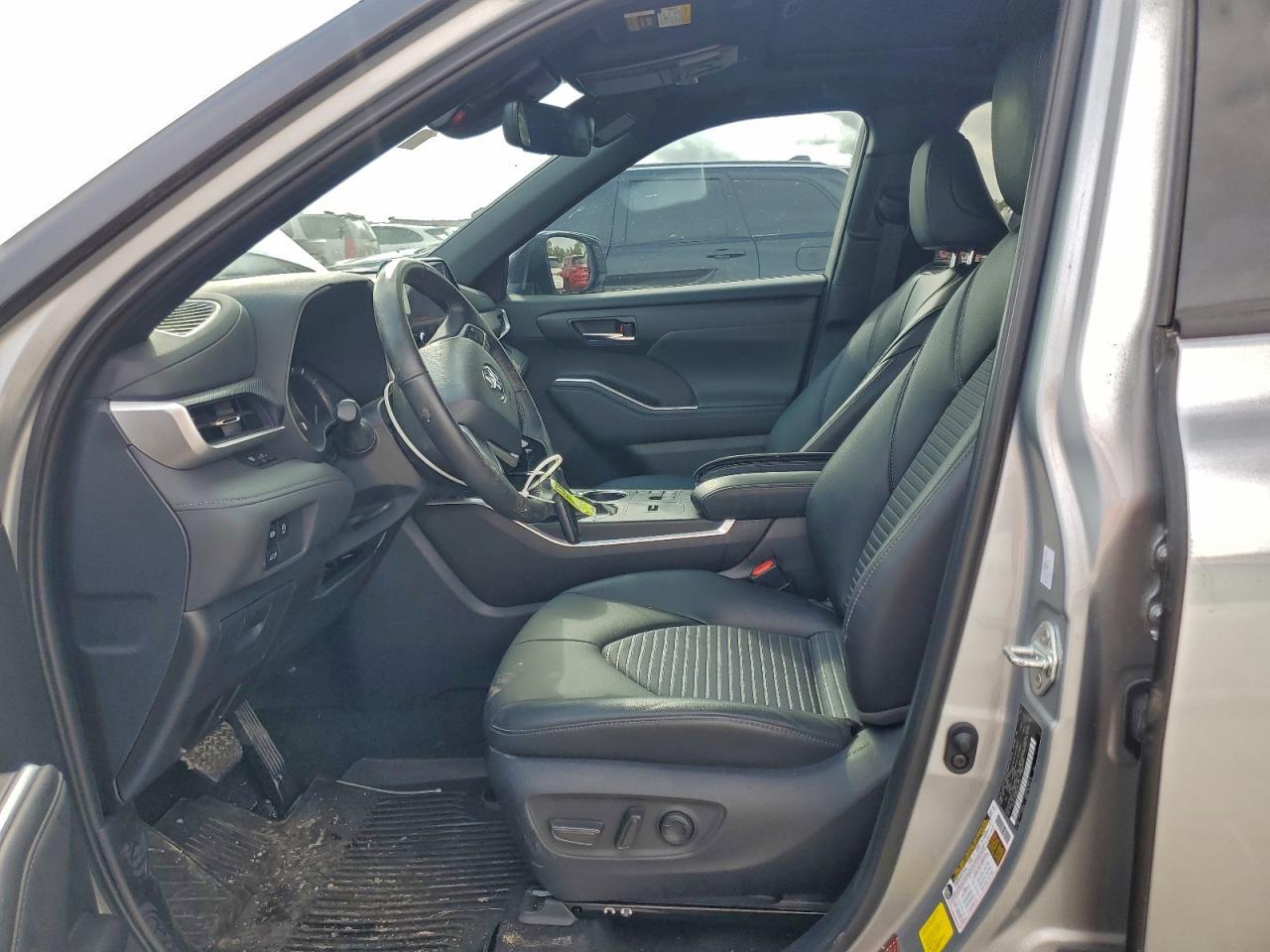 2024 TOYOTA HIGHLANDER