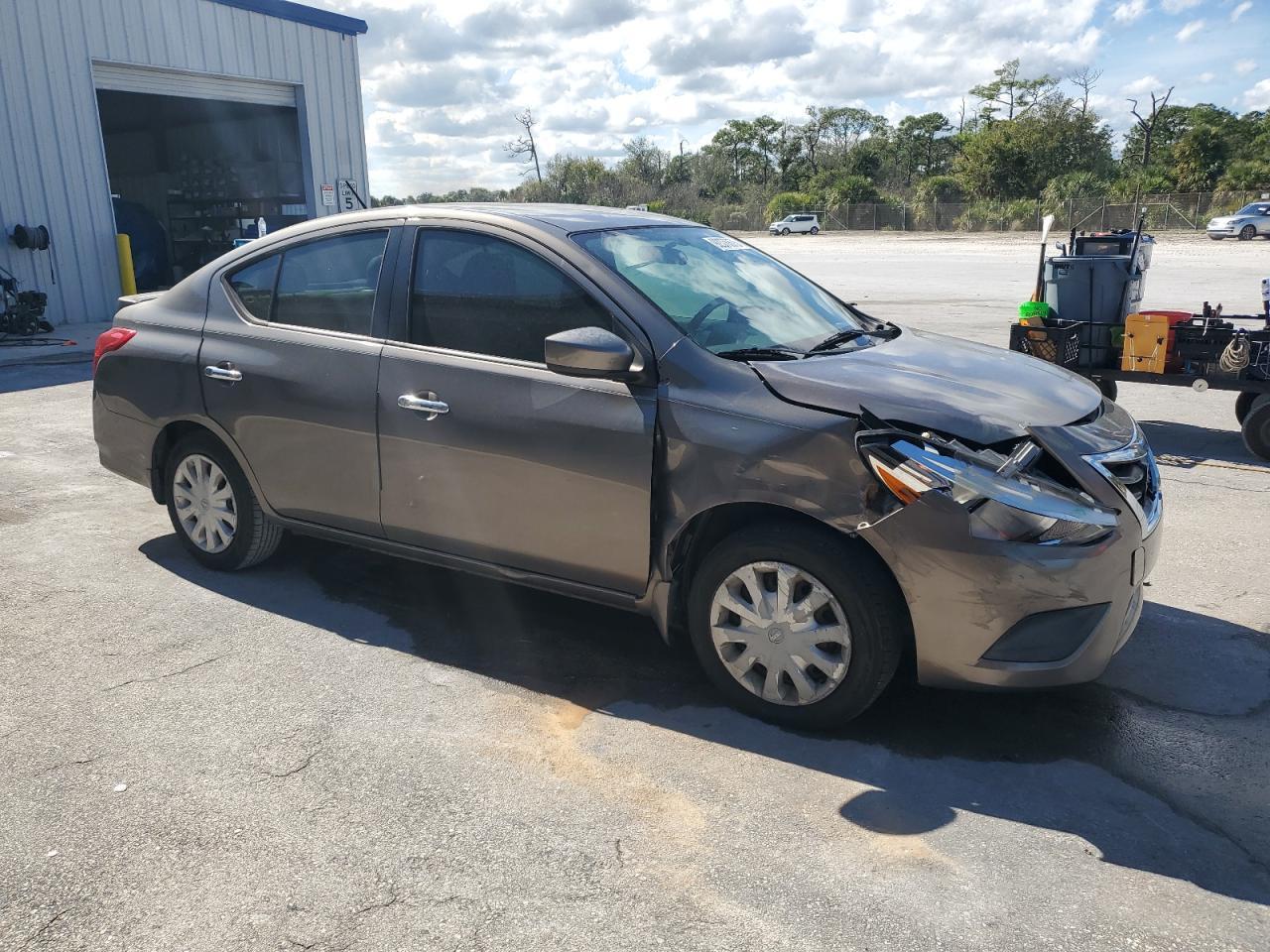 2015 NISSAN VERSA