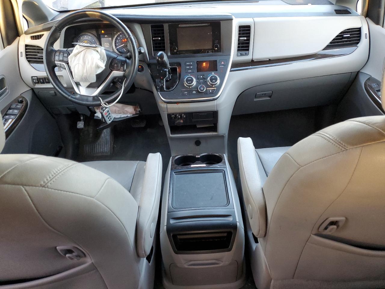 2016 TOYOTA SIENNA