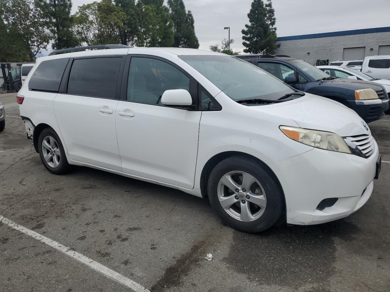 2015 TOYOTA SIENNA
