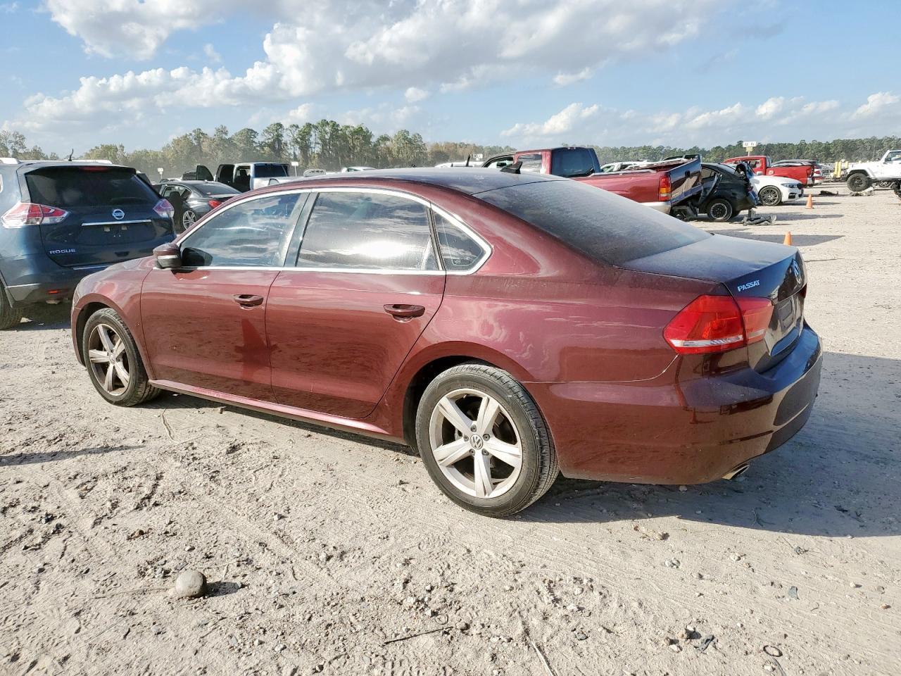 2013 VOLKSWAGEN Passat