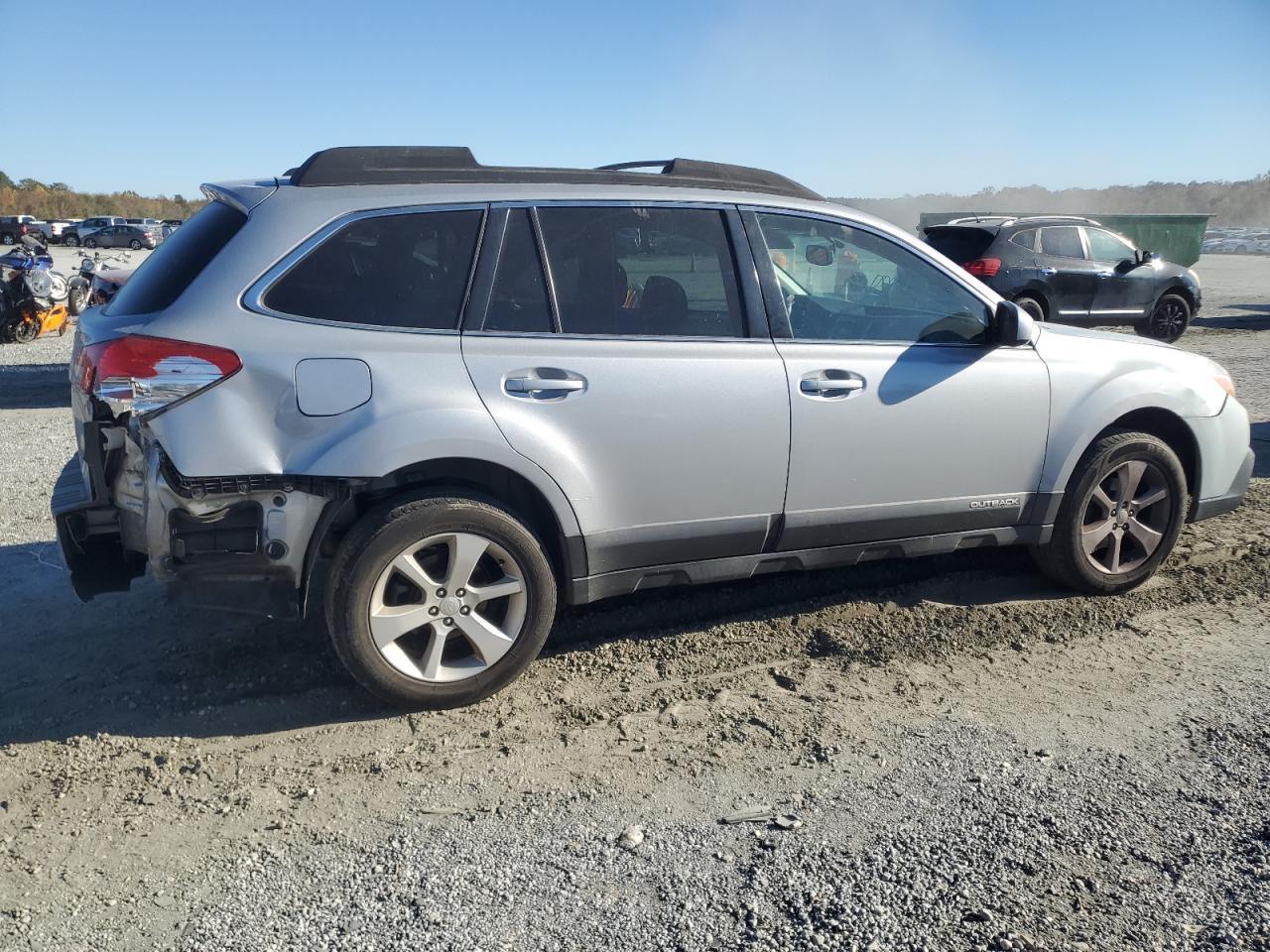 2013 SUBARU Outback