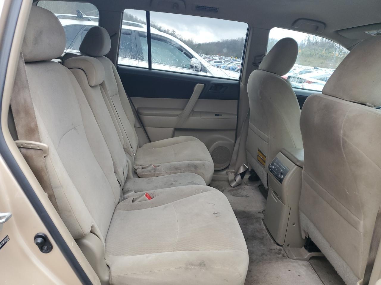 2010 TOYOTA HIGHLANDER