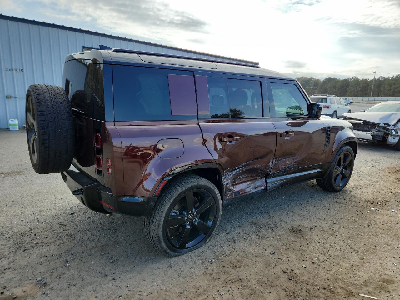 2025 LAND ROVER Defender