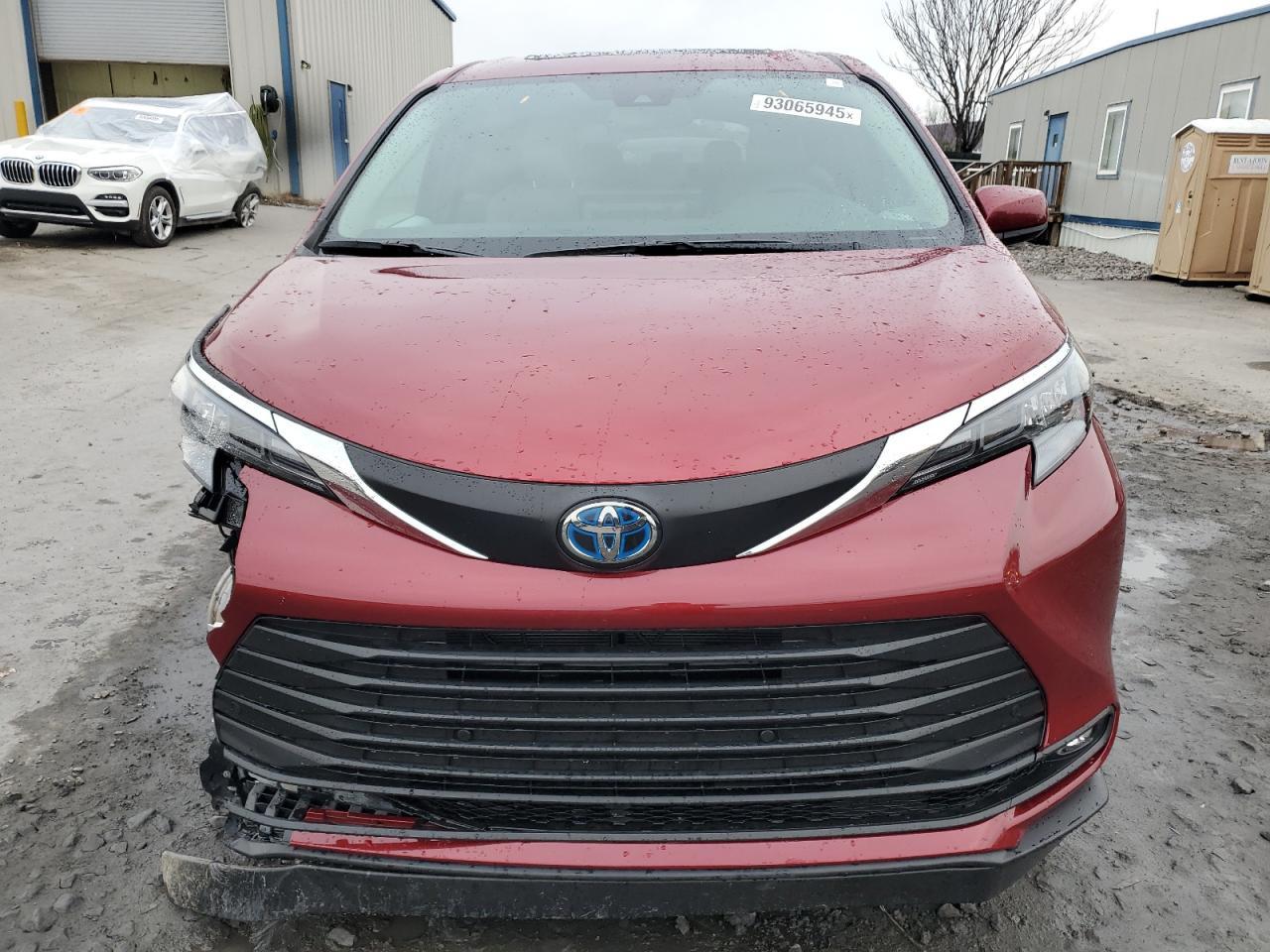 2025 TOYOTA SIENNA