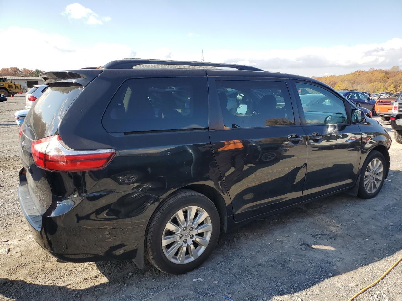 2016 TOYOTA SIENNA