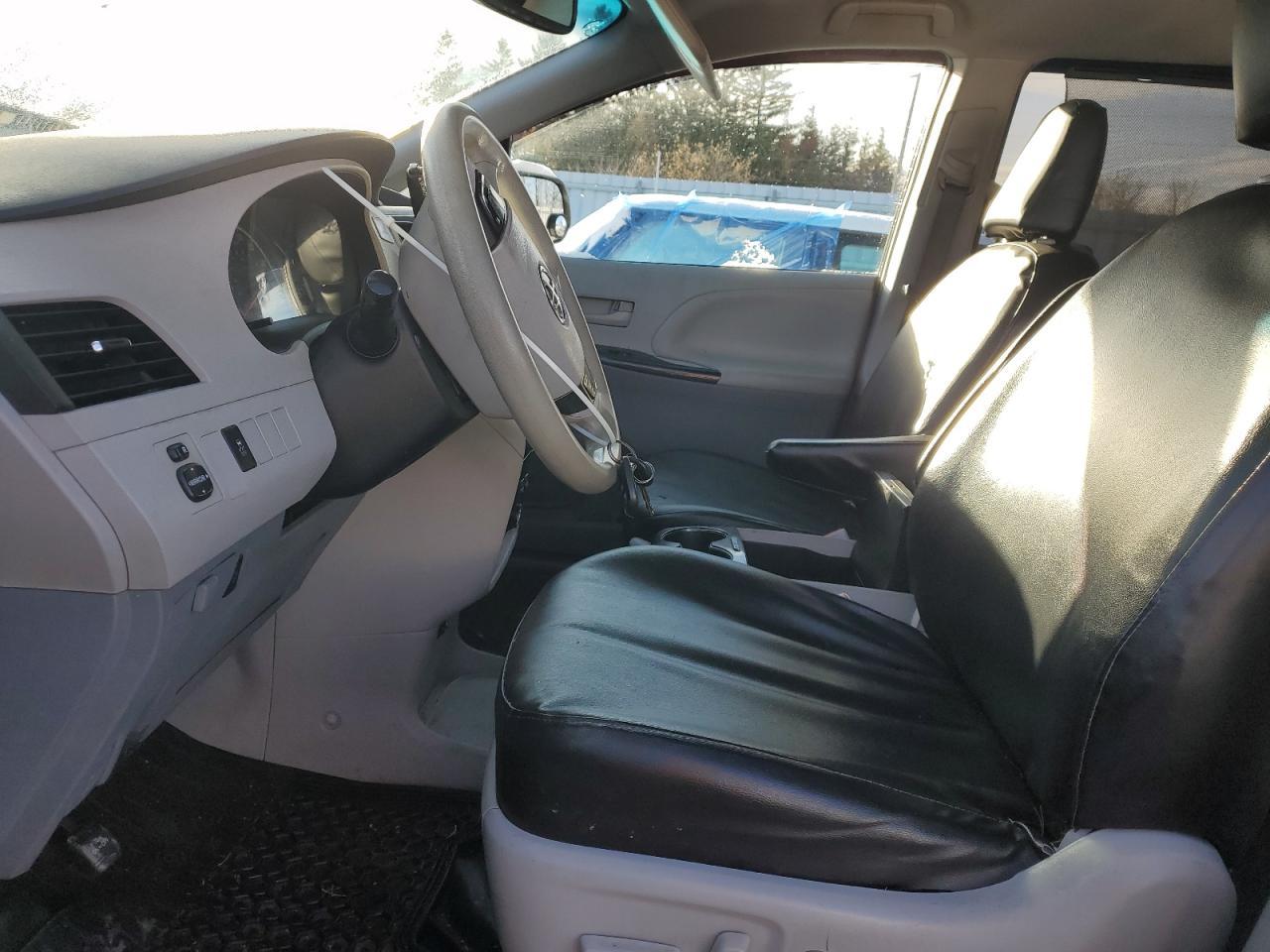 2014 TOYOTA SIENNA