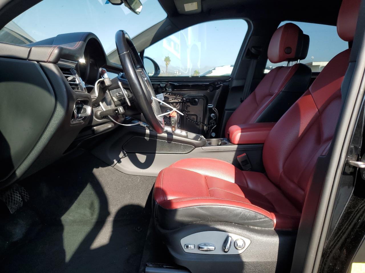 2023 PORSCHE Macan