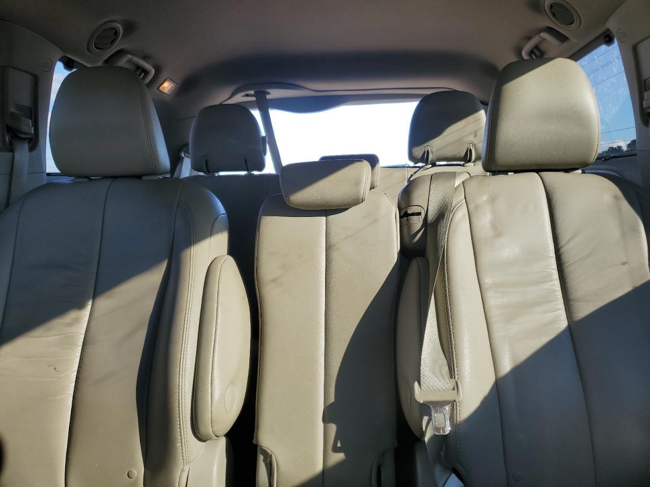 2012 TOYOTA SIENNA