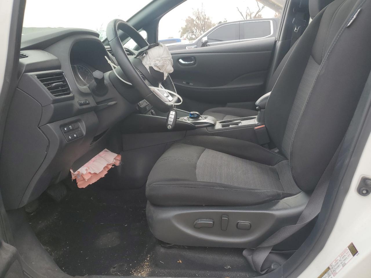 2022 NISSAN LEAF