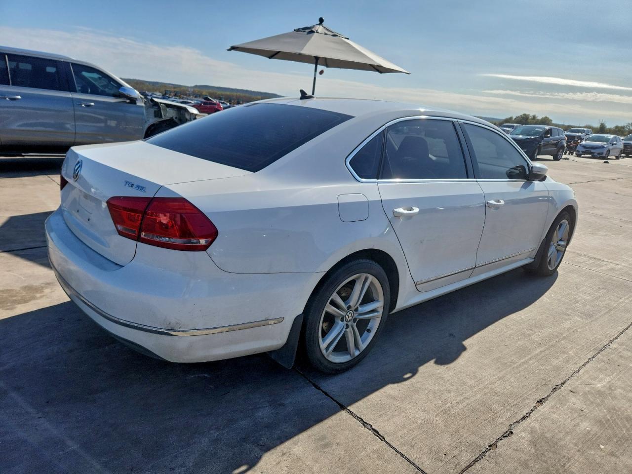 2013 VOLKSWAGEN Passat
